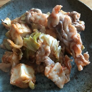 キャベツと厚揚げ、豚肉のケチャップ炒め